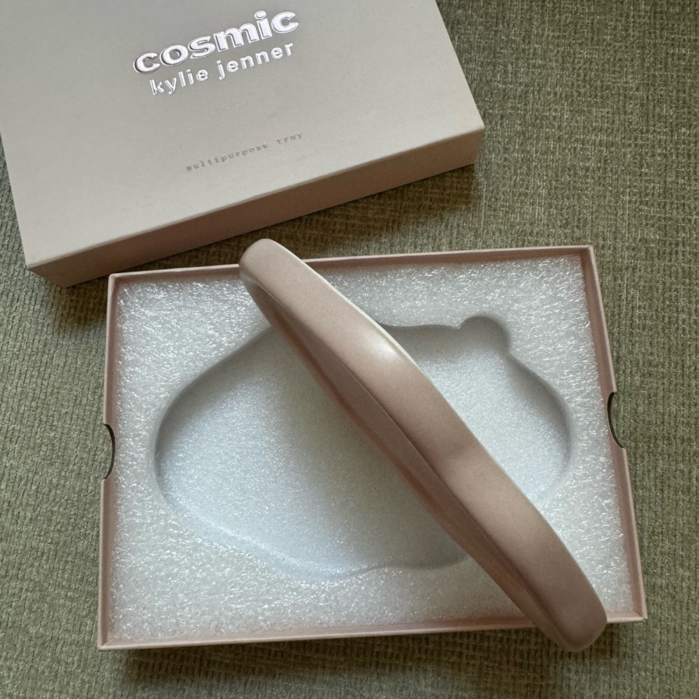 Kylie Cosmic Vanity Multipurpose Fragrance Tray - Picture 13 of 14